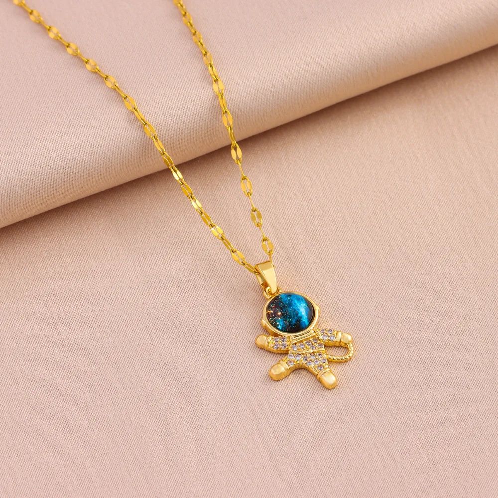 Squisito cielo stellato Pianeta Luce Temperamento lussuoso Splendido collana Stella e luna Versatile catena di clavicole in acciaio inossidabile